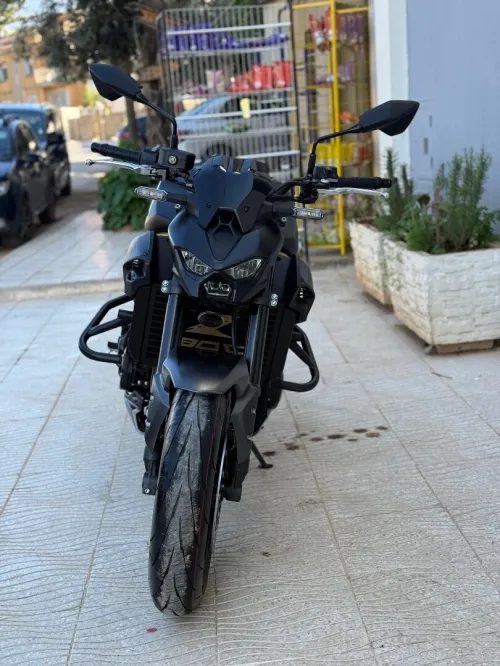 Kawazaki z900 2026 gold Z900 