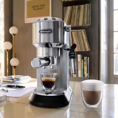 Delonghi Machine à Cafe Expresso Delonghi Dedica Caféière Style EC 685.M 1300W - INOX