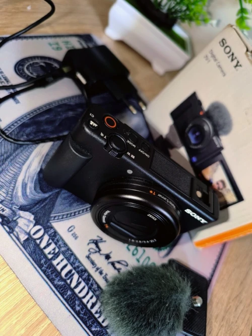 Sony ZV-1 