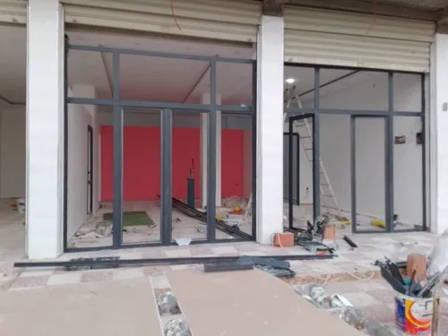 Menuiserie aluminium et PVC déplacement sur chantier 