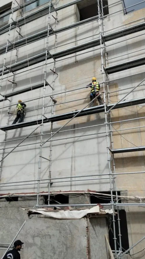 Décapage démolition picage des façades