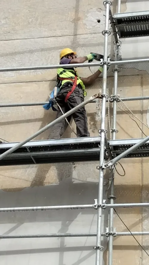 Décapage démolition picage des façades