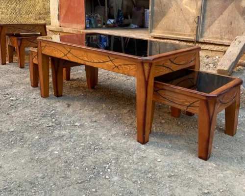 Table basse et 2 gigogne en bois rouge