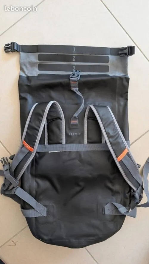 SAC A DOS ETANCHE 20L NOIR ITIWIT