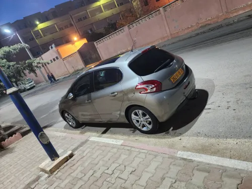 Peugeot 208 2015 Allure