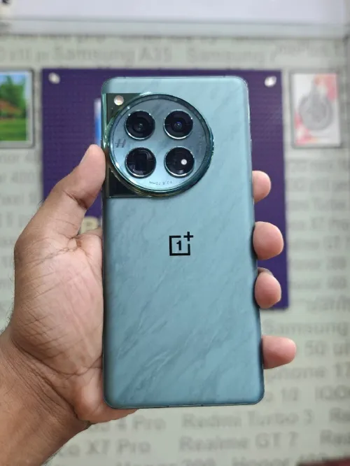 OnePlus 12 . 16/512