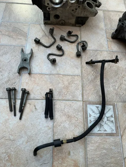 Pies Moteur 03L dorigine hadja chaba [ Turbo/ Cullas/ Pompe HP/ internateur/ 2 injecteur