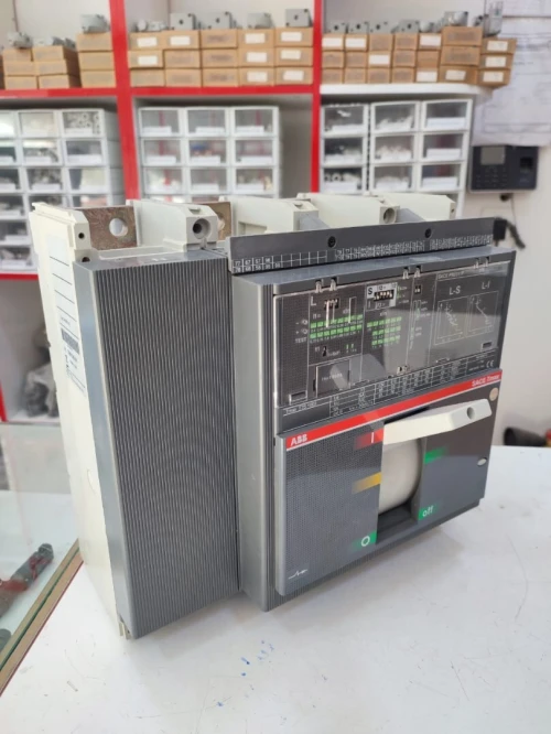 Disjoncteur ABB 1000A T7S 1000 PR231/P LS/I In=1000A 4p F F ABB