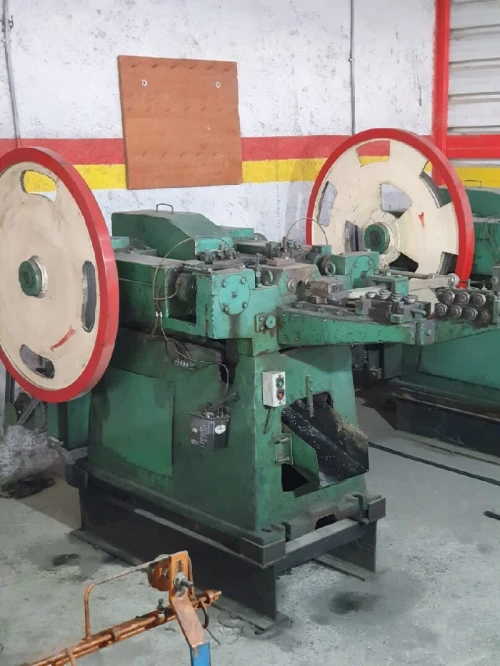 Machine à clous