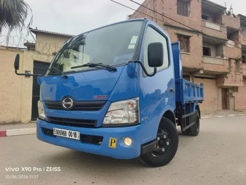 TOYOTA HiNO à benne 611 2013