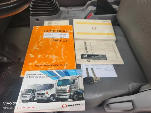 TOYOTA HiNO à benne 611 2013