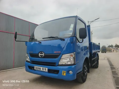 TOYOTA HiNO à benne 611 2013