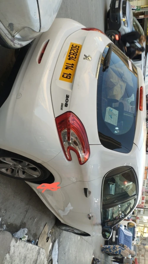 Peugeot 208 2014 Silver Line