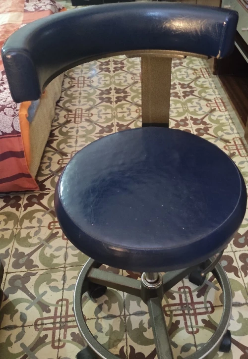 Chaise dentaire en cuir
