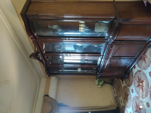 Grande vitrine en bois massif style classique
