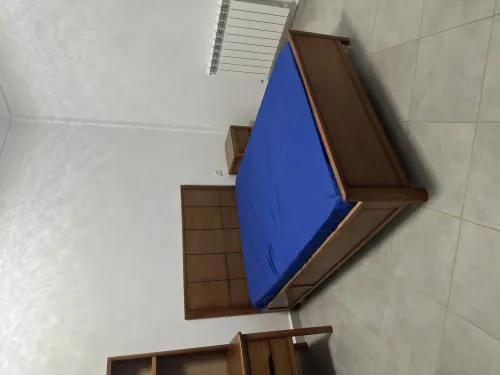 Lit + table de nuit + garde-robe + bureau 