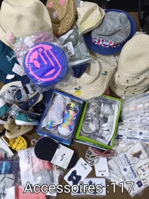 Vente lot de vêtements pour enfants بيع لو ملابس اطفال جملة 