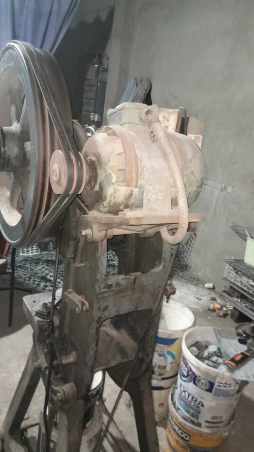 Presse excentrique 10 tn براس