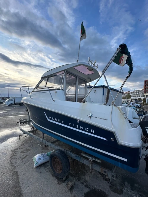 Jeanneau merry fisher 595 avec moteur SUZUKI 90ch 2012 et romorque