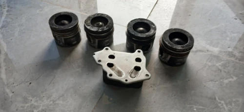 4 pistons STD + segments et refroidisseur d'huile, moteur 1.6 HDI