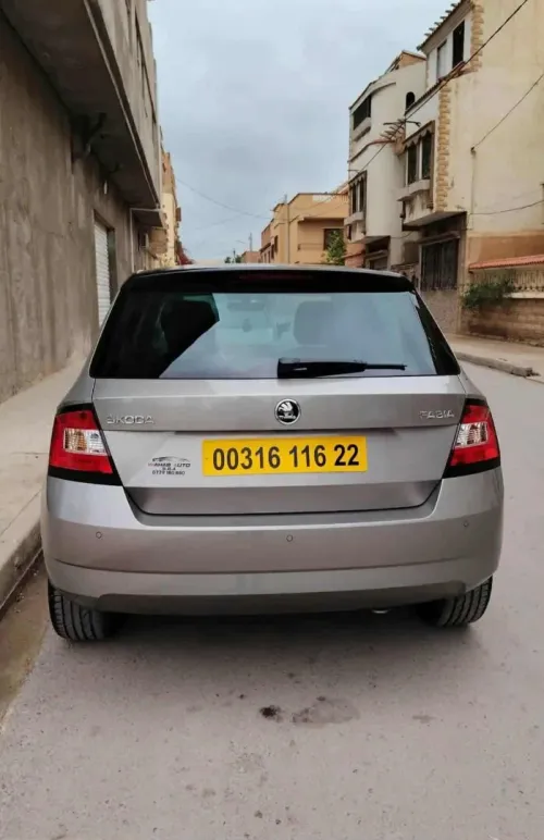 Skoda Fabia 2016 Style (avec toit panoramique)