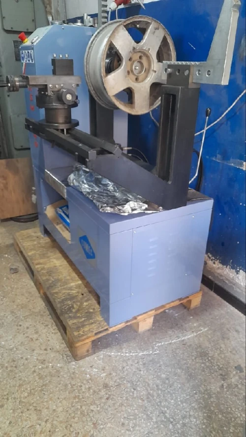 Machine pour dressage de jentes et pneumatiques 