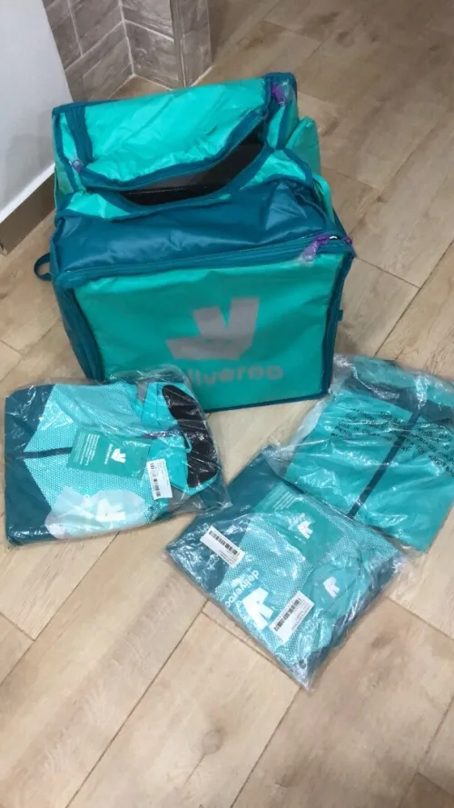 Sac Delevroo + veste + t-shirt