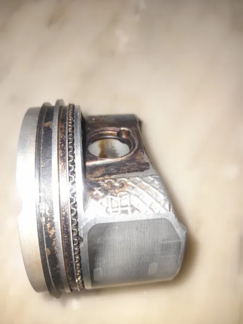 Piston
