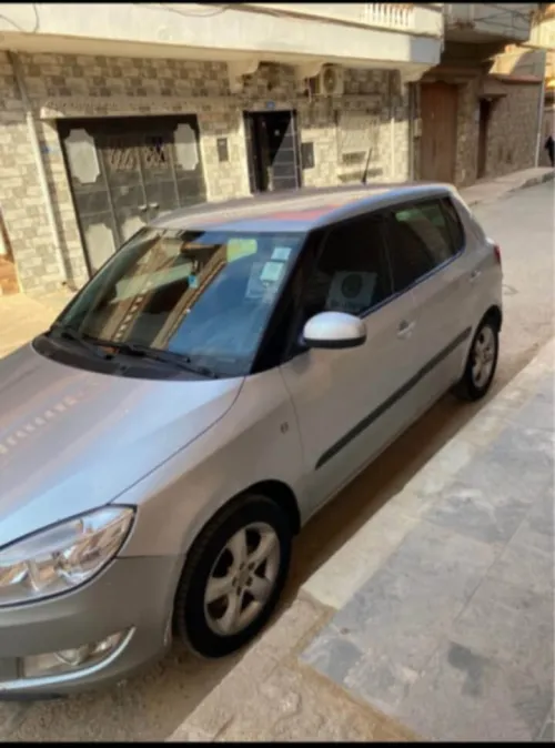 Skoda Fabia 2012 Fiha lel avant w zouj rakouret fli lel arier