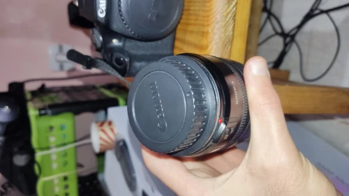 Caméra Canon EOS 2000D Avec objectif 28-105mm ultrasonic click 4k 