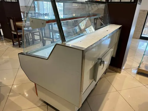 Présentoir 1.20 m + frigo pepsi