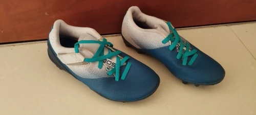 Soulier chaussures de foot enfant t 30