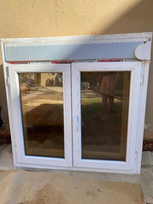 Fenêtre aluminium avec vitre 