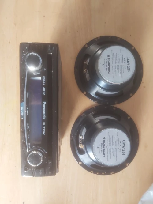 Radio cd mp3 aux +baffes