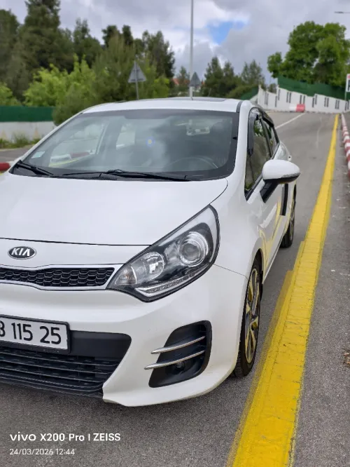 Kia Rio 5 portes 2015 Funny Facelift 