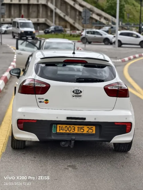 Kia Rio 5 portes 2015 Funny Facelift 