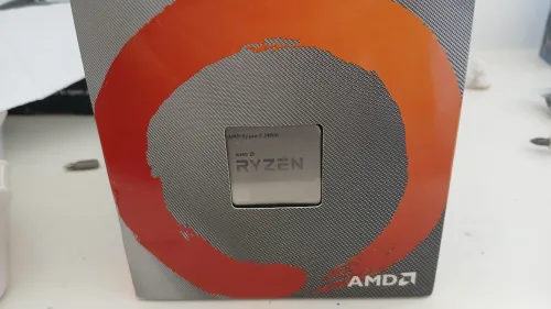 AMD Ryzen 5 3400G Wraith Spire Edition (3.7 GHz - 4.2 GHz)  GPU Intégré Vega 11