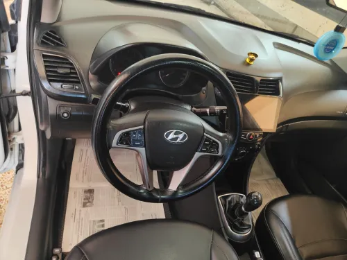 Hyundai Accent RB  4 portes 2018 Accent RB  4 portes