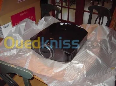 Sony VPL-VW60 SXRD Projector