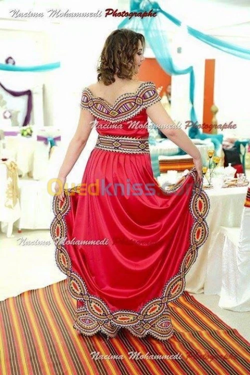 Couturière de robe kabyle traditionne