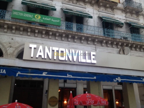 Panneaux, enseignes publicitaires 