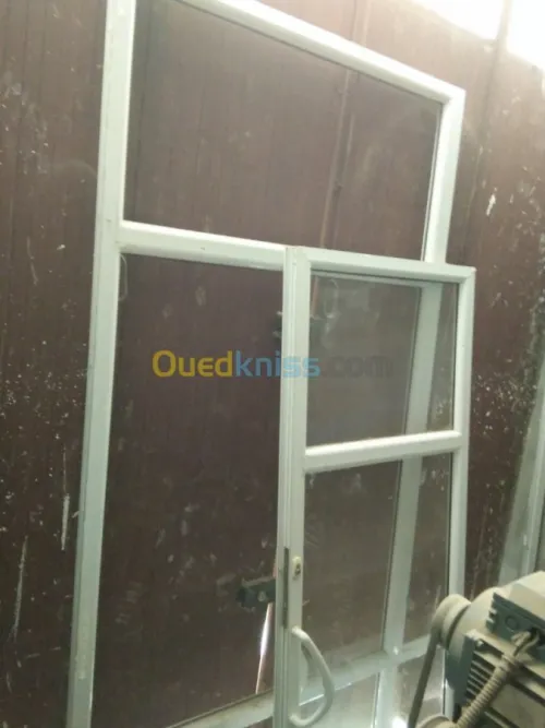 vitrine en aluminium