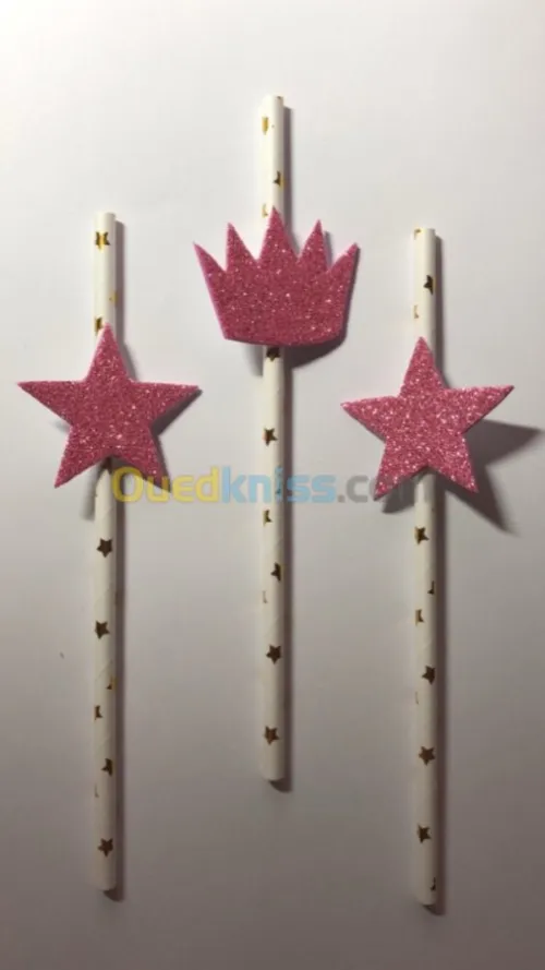 Articles pour fêtes, pailles ornées 