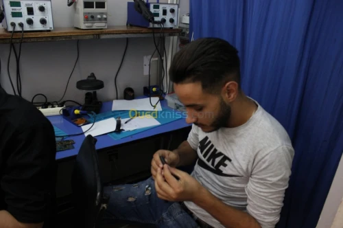 تكوين في اصلاح الهواتف الذكية