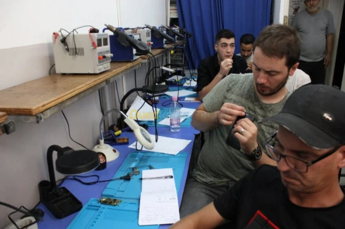 تكوين في اصلاح الهواتف الذكية