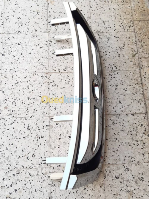 CALANDRE FORYOTA ADMIRAL 2012