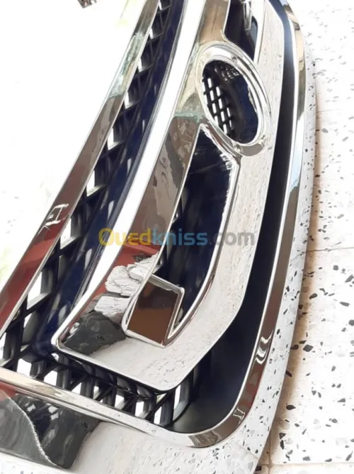 CALANDRE FORYOTA ADMIRAL 2012