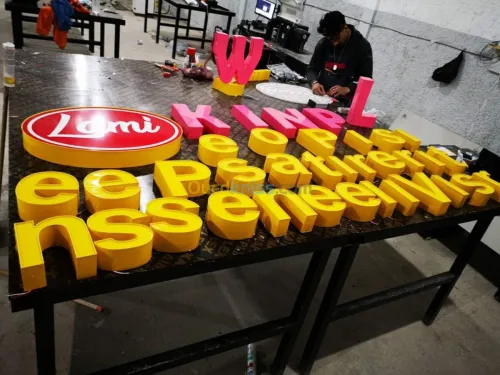 Panneau publicitaire لوحات إشهارية lettre lumineuse حروف ضوئية 