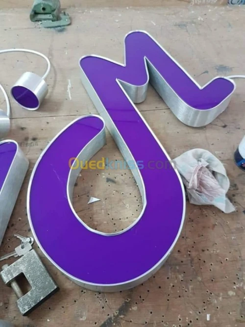 Panneau publicitaire لوحات إشهارية lettre lumineuse حروف ضوئية 
