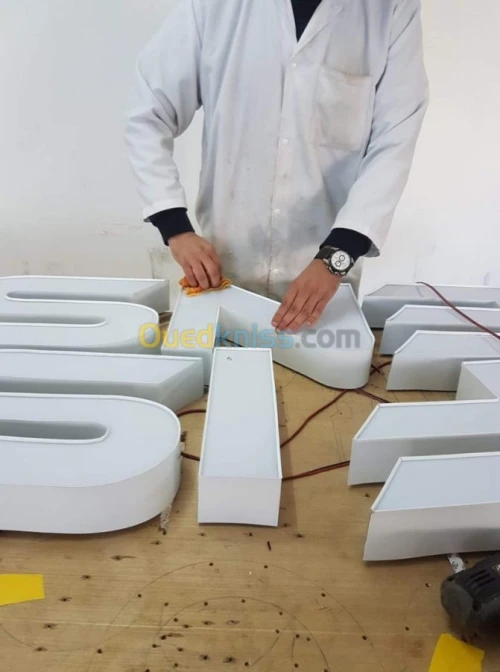 Panneau publicitaire لوحات إشهارية lettre lumineuse حروف ضوئية 